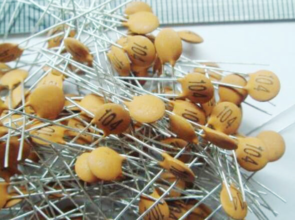 瓷片電容104表示什么意思？